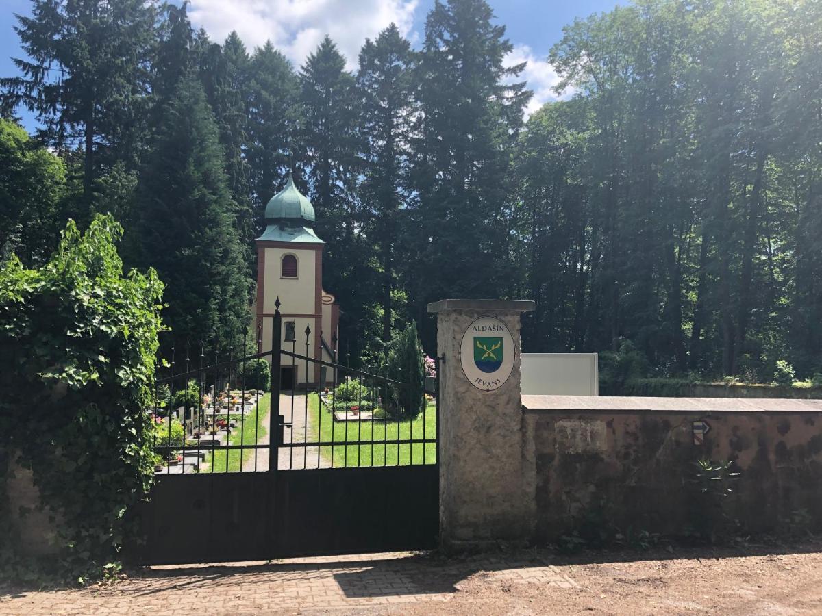 Apartmány Jevany Kültér fotó