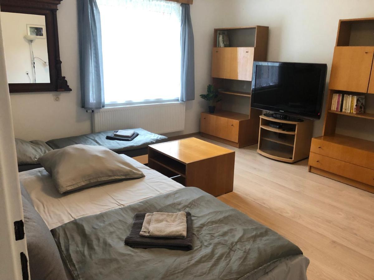 Apartmány Jevany Kültér fotó